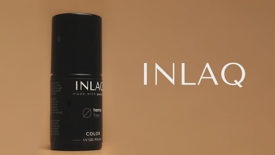 prezentuje lakiery hybrydowe HEMA Free, które cechują się formułą wolną od HEMA, gwarantując bezpieczną i trwałą stylizację paznokci. W filmie pokazane są piękne, intensywne kolory lakierów, proces ich nakładania oraz efekt końcowy - idealnie gładkie, błyszczące paznokcie o długotrwałej trwałości. Lakiery HEMA Free to doskonały wybór dla osób z wrażliwą skórą, ceniących sobie zarówno estetykę, jak i bezpieczeństwo.